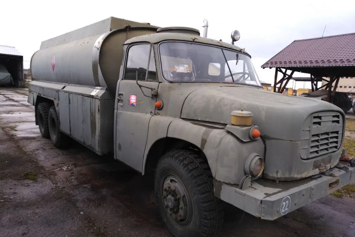 TATRA 148 (138)